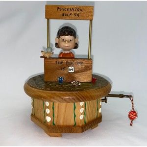 VINTAGE - PEANUTS GANG ANRI MUSIC BOX 1968 LUCY PSYCHATRIST DESK SNOOPY PAL